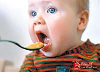 如何预防宝宝吃饭被卡喉？