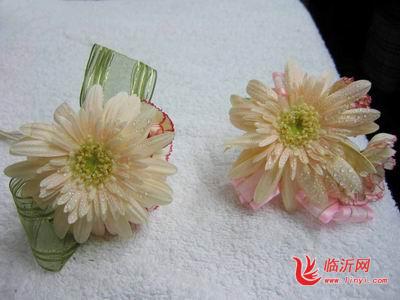 新郎新娘胸花怎样选择呢？